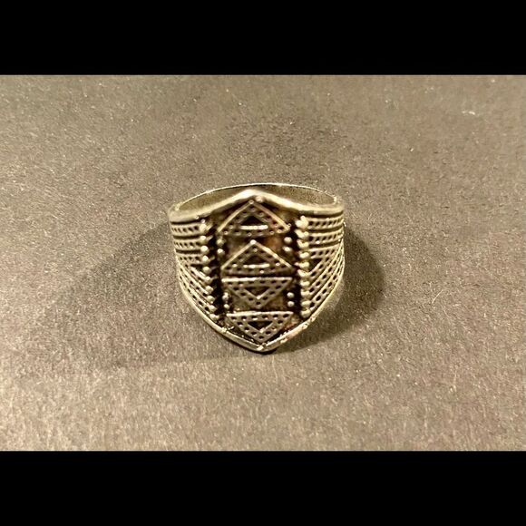 New Boho Fashion Ring Amazing Faux SilverTone Sz 8 - Picture 3 of 9